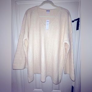 NEW Chico’s cable v-neck Sweater. NWT Perfect for a Christmas gift!
